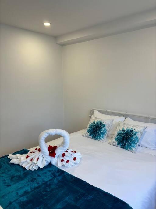 Cozy Spacious Work Friendly Lotus With Garden View High Speed Free Wi Fi And Parking Adjacent To Downtown Montréal Extérieur photo