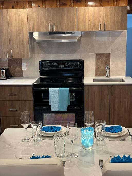 Cozy Spacious Work Friendly Lotus With Garden View High Speed Free Wi Fi And Parking Adjacent To Downtown Montréal Extérieur photo