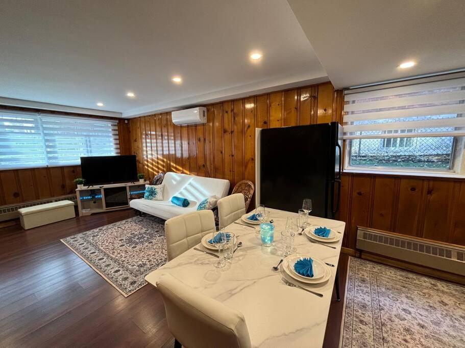 Cozy Spacious Work Friendly Lotus With Garden View High Speed Free Wi Fi And Parking Adjacent To Downtown Montréal Extérieur photo