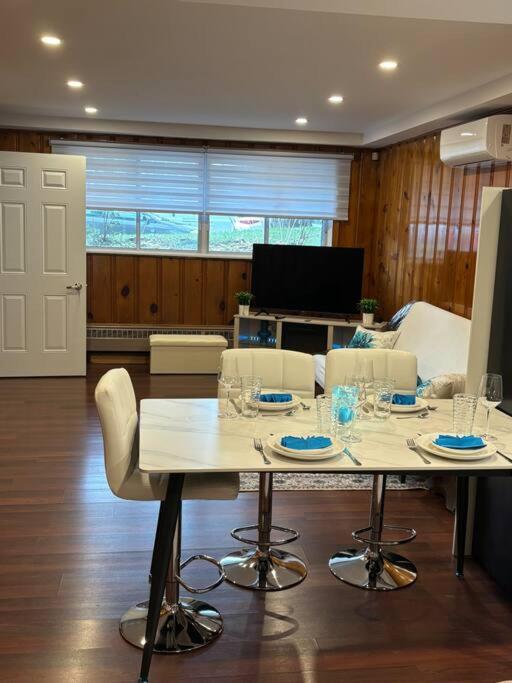 Cozy Spacious Work Friendly Lotus With Garden View High Speed Free Wi Fi And Parking Adjacent To Downtown Montréal Extérieur photo